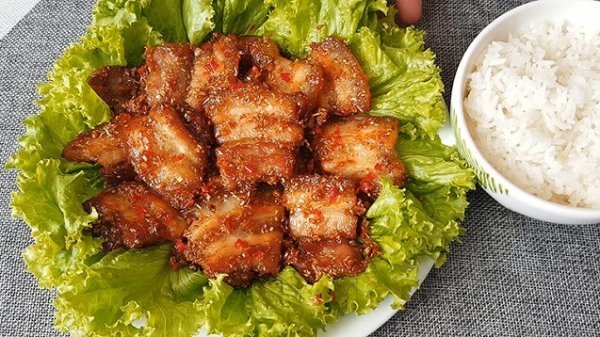 33. Cơm Thịt Xào Sả Ớt