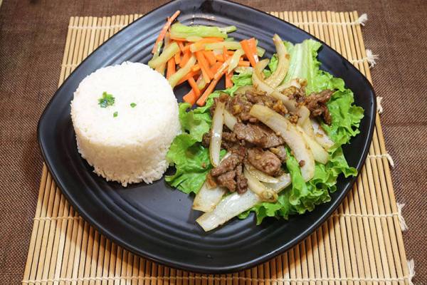 34. Stir-fried Beef & Onion With Rice