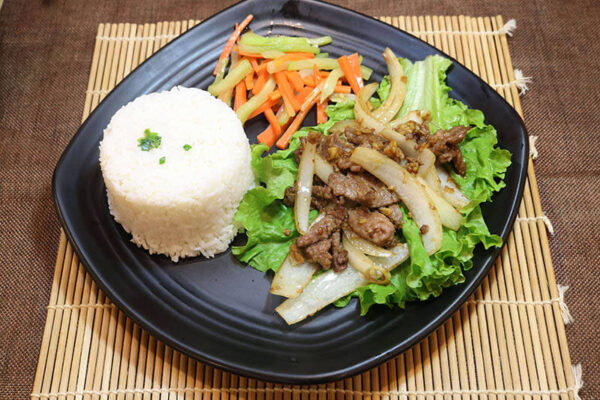 34. Cơm Bò Xào Hành Tây